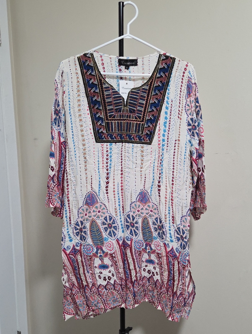 Nwt Creation Boho Embroidered V-Neck Tunic Dress - Cream with Blue & Red Pattern